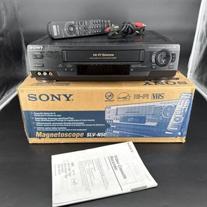 Sony SLV-N50 VHS Videorecorder Video Player Recorder mit Fernbedienung und Cinch Kabel orig Karton - Bild 1 von 6
