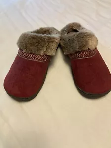 Womans Isotoner slippers smartzone size 6.5-7 slip-ons faux fur trim red - Picture 1 of 7