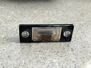 03-10 PORSCHE CAYENNE MALETERO TRASERO PORTÓN TRASERO MATRÍCULA LUZ LÁMPARA OEM - Imagen 1 de 4