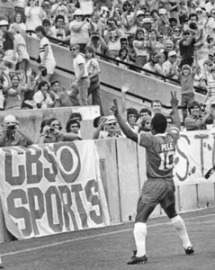 Famous Soccer Player PELE Glossy 8"x10" Photo New York Cosmos Poster Print - Picture 1 of 1