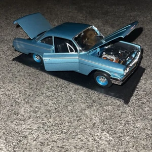 Maisto 1:18 Scale 1962 Chevy Bel Air Blue Diecast Car With Stand. EUC - Picture 1 of 10