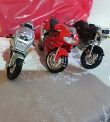 MODELLINi DUCATI - SCALA 1:18 (Maisto) - NUOVO - Immagine 1 di 4