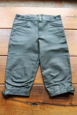 Solide dunkelgrüne vintage Vollrind 3/4 Lederhose in ~Gr. [H44/46] - Bild 1 von 4