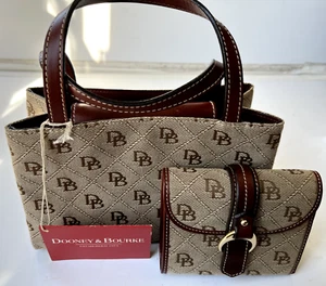 Dooney & Bourke Damen Handtasche & Geldbörse braun Monogramm East West Tiny Tote - Bild 1 von 13