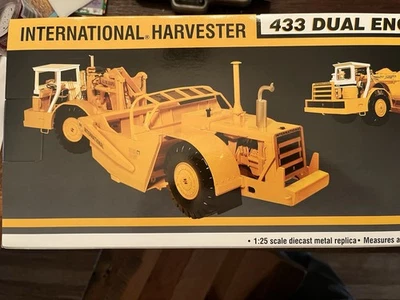 Cosechadora internacional First Gear modelo 433 Pay Scraper nueva en caja Foto 1 de 4