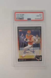 Autografo Cole Kmet 2024 Score #47 Signatures Auto PSA 10 Chicago Bears NFL  - Foto 1 di 2