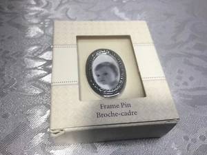 Mini marco de colección broche ovalado con foto enchapado en plata sello distintivo - Imagen 1 de 5