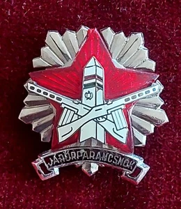 La escarapela del comandante de la guardia fronteriza de la Hungría socialista - Imagen 1 de 5