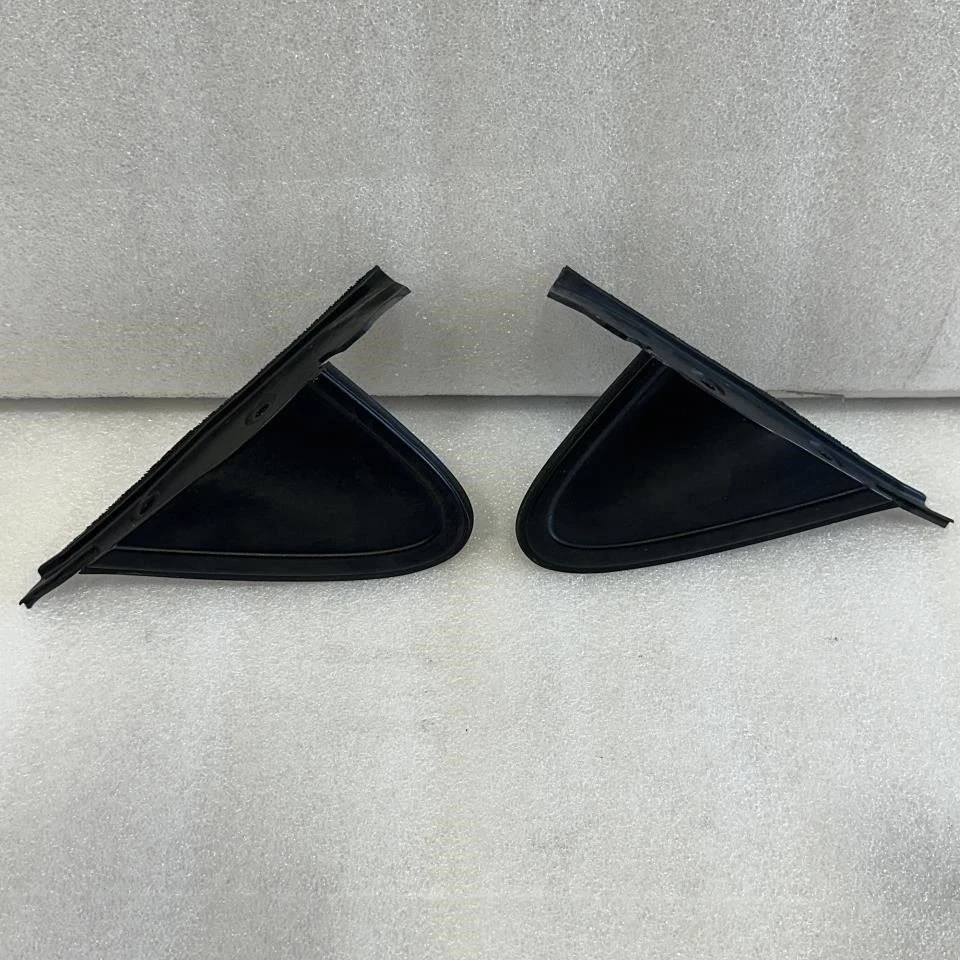 1998 1999 2000 2001 2002 2003 TOYOTA SIENNA EXTERIOR MIRROR CORNER TRIM MOLDINGS - Image 1 of 4
