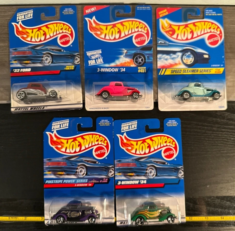 Lote de 5 Ford Hot Wheels 4 - 3 ventanas '34 y 1 '32.  Vintage.  Del 95 al 2000 Foto 1 de 4