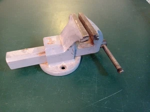 Kleiner Schraubstock, Tischschraubstock, Schlosser, Werkstatt - Bild 1 von 2