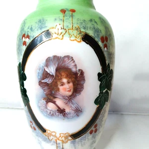 Jarrón antiguo de vidrio opalino retrato para mujer  - Imagen 1 de 7