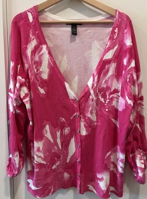 Cárdigan floral INC Plus para mujer 1X rosa blanco botones brillantes manga acanalada Foto 1 de 4
