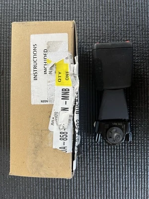 Hebilla central trasera AUDI Q5/Q8/RSQ8/SQ5/SQ8 80A-858-491-N-MNB-VER DESCRIPCIÓN Foto 1 de 3