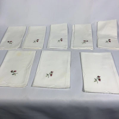 Set 8 tovaglioli in stoffa ricamati bianchi fiori boccioli di rosa decorazione tavola - Immagine 1 di 4
