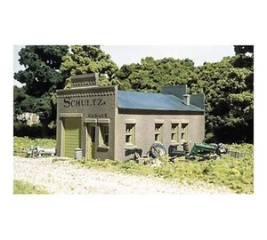 DESIGN PRESERVATION MODELS HO KIT DPM Schultz's Garage - Picture 1 of 2