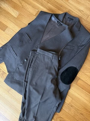Banana Republic Gray Wool 3 Piece Suit 42R Jacket 33x32 Pants Vest Elbow Patches - Image 1 of 4