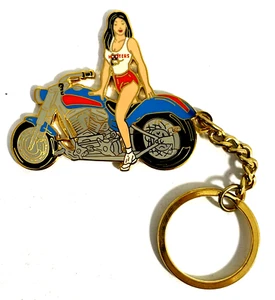 LLAVERO HOOTERS CAMARERA NIÑA MOTOCICLISTA AZUL/NARANJA/DORADO MOTO/BICICLETA - Imagen 1 de 4