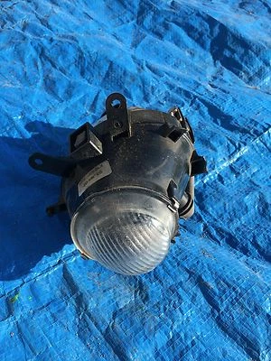 FÁBRICA FABRICANTE DE EQUIPOS ORIGINALES BMW 325I 2002-2005 PASAJERO DERECHO LUZ ANTINIEBLA DELANTERA E1E12P AI05 Foto 1 de 4