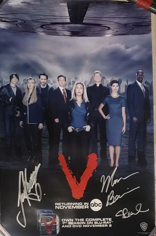 V  11x17 poster signed Morena Baccarin Laura Vandervoort Steven Pearlman 2010 Cover