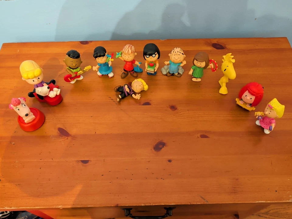 Lote de juguetes de cacahuetes algunos vintage algunos happy meal Foto 1 de 2