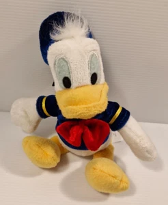 Disney Donald Duck Plush Toy 22cm Cuddly Soft Collectible - Bild 1 von 9