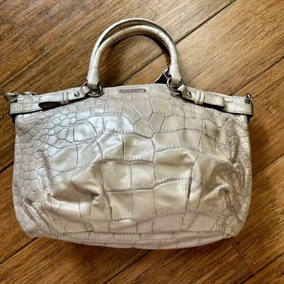 Bolso de Mano COACH Croc Cuero Repujado Gris Perla F23042 Madison Lindsey Foto 1 de 4