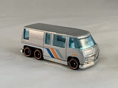 Hot Wheels GMC Motorhome 2009 Treasure Hunt Silver OH5SPs - Image 1 of 4
