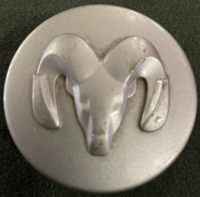 道奇 Caravan Nitro Stratus Dakota 车轮中心盖 HUBCAP 2002 - 2007 银色 原始设备制造商 — 第 1/4 张图片