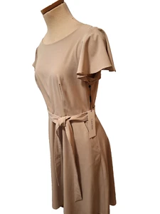 Nuevo con etiquetas Vestido de Cóctel Calvin Klein Forrado Beige Talla 8 Versátil Iglesia Negocios - Imagen 1 de 4