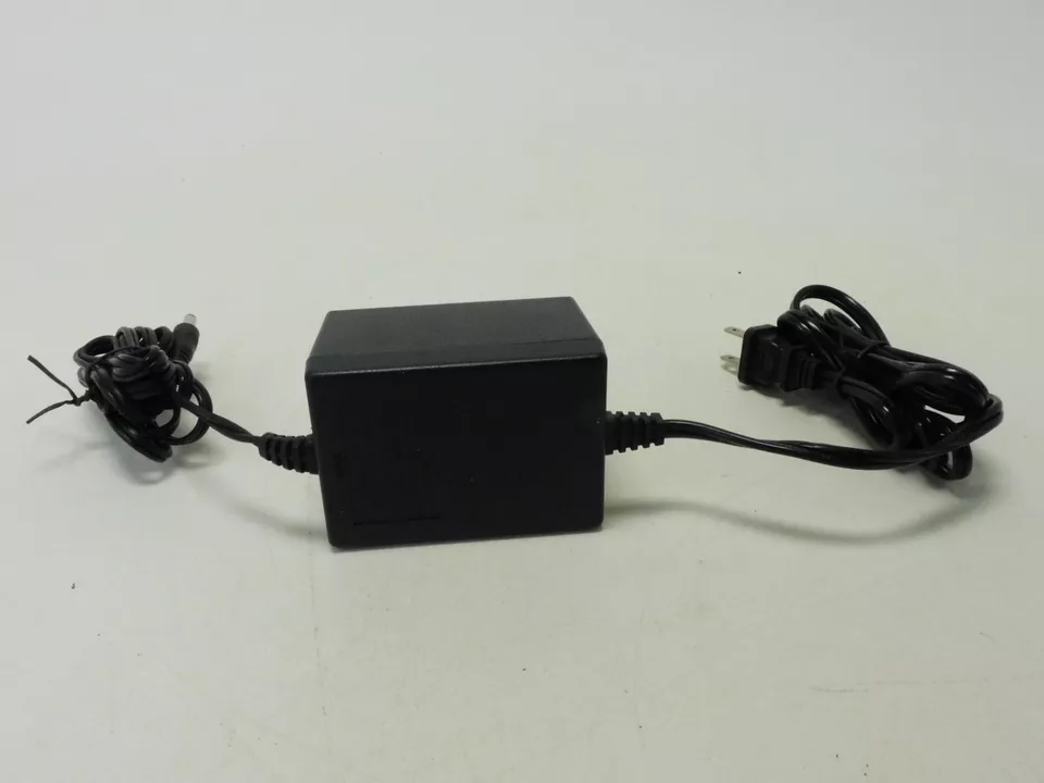 Universal AC/DC Adapter 120VAC 60Hz 50W 14.5VDC - d57t14r51500-14 - Image 1 of 3