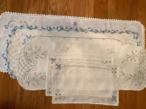 Vintage Embroidered and Cross Stitched Table Linens. Lot of 5 pieces - Picture 1 of 15