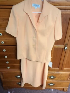 Larry Levine Two Piece Women's Suit Yellow Size 16 - Picture 1 of 4