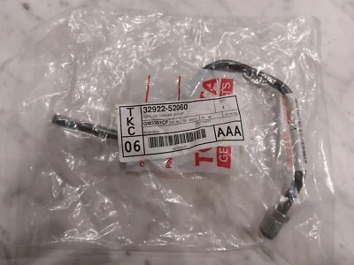 Tomada de tubo refrigerador de óleo 32922-52060 2006-2018 TOYOTA YARIS - Imagem 1 de 2