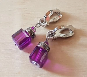 OHRCLIPS  KINDEROHRCLIPS  ZIERLICH LILA WÜRFEL STRASS  - Bild 1 von 2