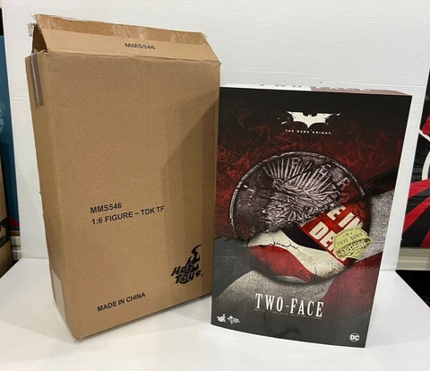 HOT TOYS MMS546 THE DARK KNIGHT TWO FACE 1/6TH SCALE COLLECTIBLE FIGURE Cover