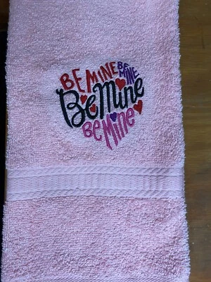 Toalla de mano de baño rosa claro bordada palabras de San Valentín HS2263 Foto 1 de 4