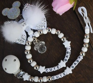 Juego de dos clip ficticio personalizado y un cochecito blanco - Imagen 1 de 1