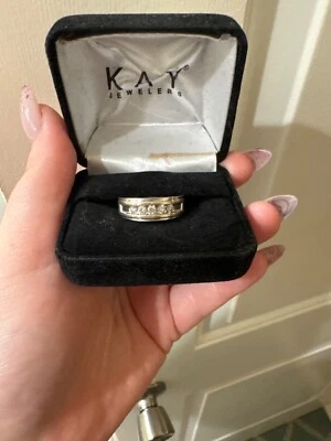 PRECIOSO ANILLO PARA HOMBRE ORO MACIZO 10K 5 DIAMANTES GENUINOS MUY BLANCOS 1/2 CTW TALLA 10 Foto 1 de 4