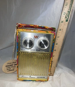 Vintage Flower Power Windsor  Solid State Am Radio Psychedelic Colors Hippie - Picture 1 of 13