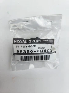 253604M400 Genuine Nissan SWITCH ASSY-DOOR 25360-4M400 - Picture 1 of 1