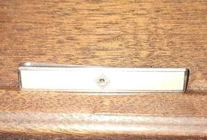 Fermacravatta vintage tono argento con accento diamante retrò accessorio formale uomo - Foto 1 di 7