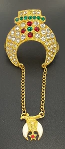 Vintage Freimaurer Pin Back Brosche Multicolor Strass goldfarben baumelnd Charm - Bild 1 von 8