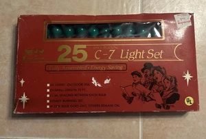 Vintage Christmas Set of 25 Green C-7 lights strand ~ Green Mid Century - Picture 1 of 4