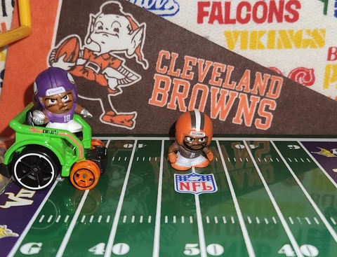 2022/2023 NFL Series 11 Teenymates  Cleveland Browns DB Denzel Ward figure Cover
