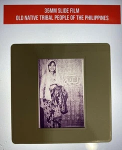 Película diapositiva de 35 mm antigua dama sonriente nativa tribal pueblo filipino - Imagen 1 de 1