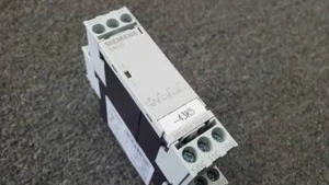 Siemens 3RS1800-1HW00 Relay 24-240 VUC 3CO - Picture 1 of 3