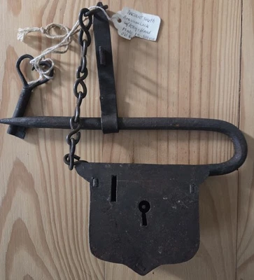 Antigua cerradura sudamericana con llave Foto 1 de 4