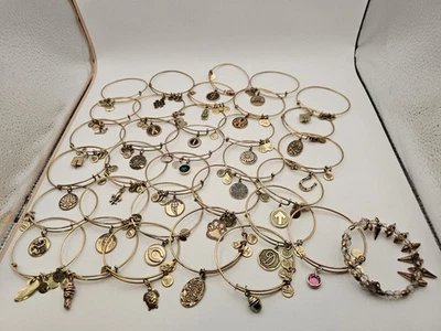 Alex Ani 钢丝小饰品串珠金套装 5 件项目手链 33 件 ⭐️原样  — 第 1/4 张图片