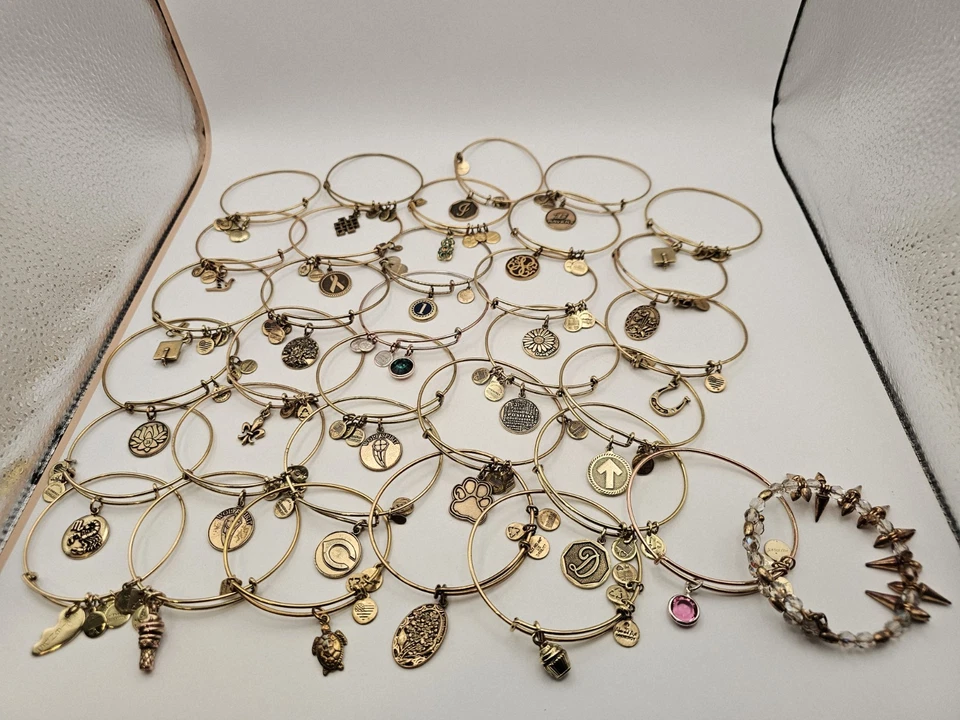 Alex Ani Alambre Dije Cuentas Oro Lote 5 Proyecto Pulsera De 33 Piezas ⭐️ Tal cual  Foto 1 de 4